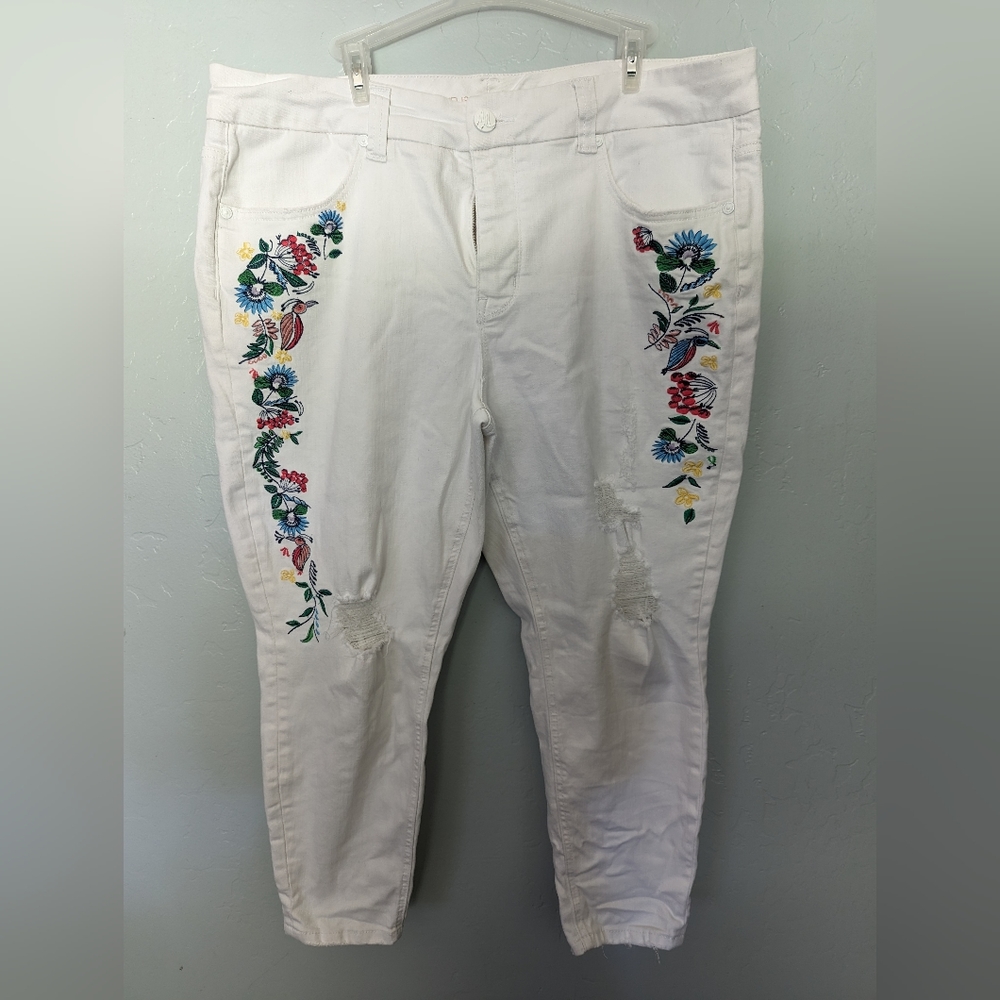 Melissa McCarthy Seven7 floral capris